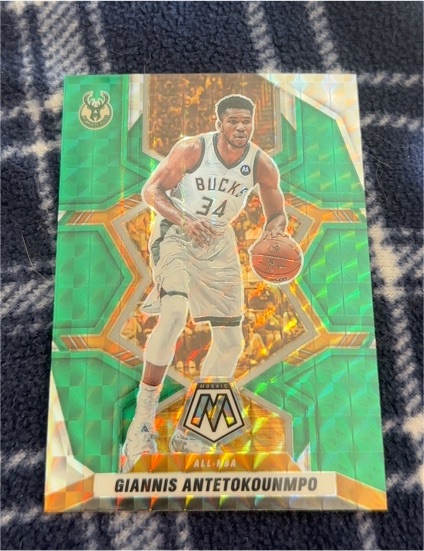 2021-22 Panini Mosaic #281 Giannis Antetokounmpo — front