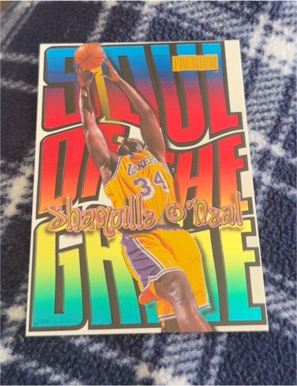 1998-99 Fleer SkyBox Premium #8 Shaquille O'Neal Soul of the Game — front