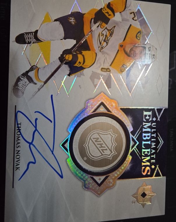2023-24 Upper Deck Ultimate Collection Ultimate Emblems Autographs #UE-TN Thomas Novak — front