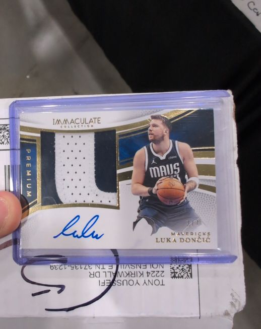 2024-25 Panini Immaculate Collection Premium Patch Auto Luka Dončić — front