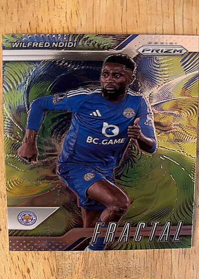 2024-25 Panini Prizm Premier League #18 Wilfred Ndidi Fractal — front