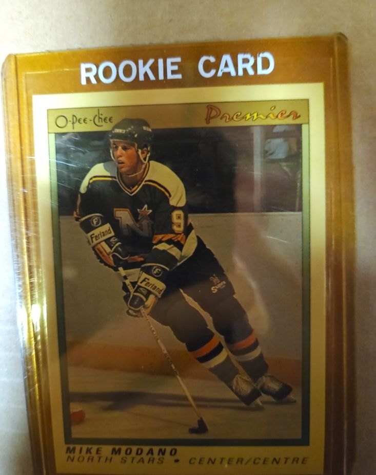 1990-91 O-Pee-Chee Premier #74 Mike Modano Rookie — front