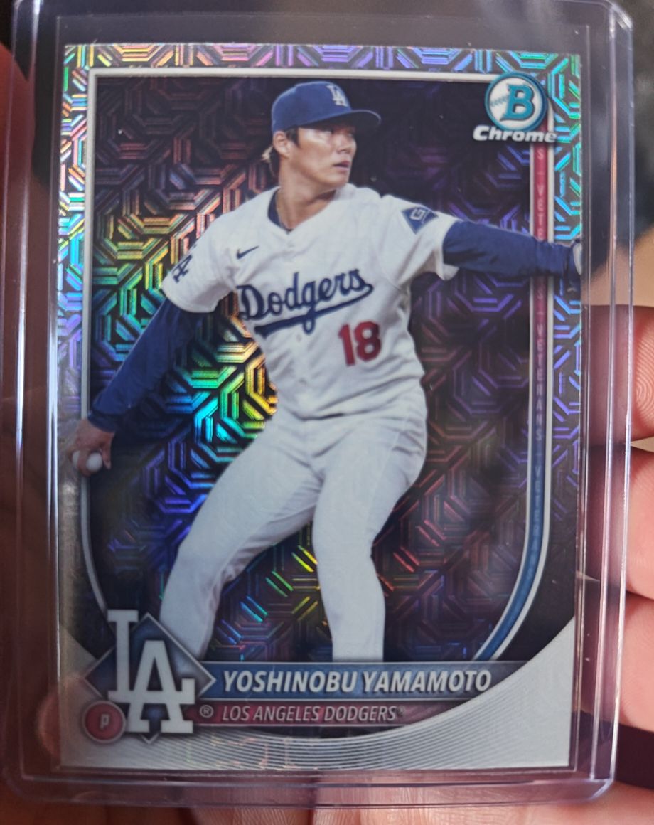 2025 Bowman Chrome #18 Yoshinobu Yamamoto — front