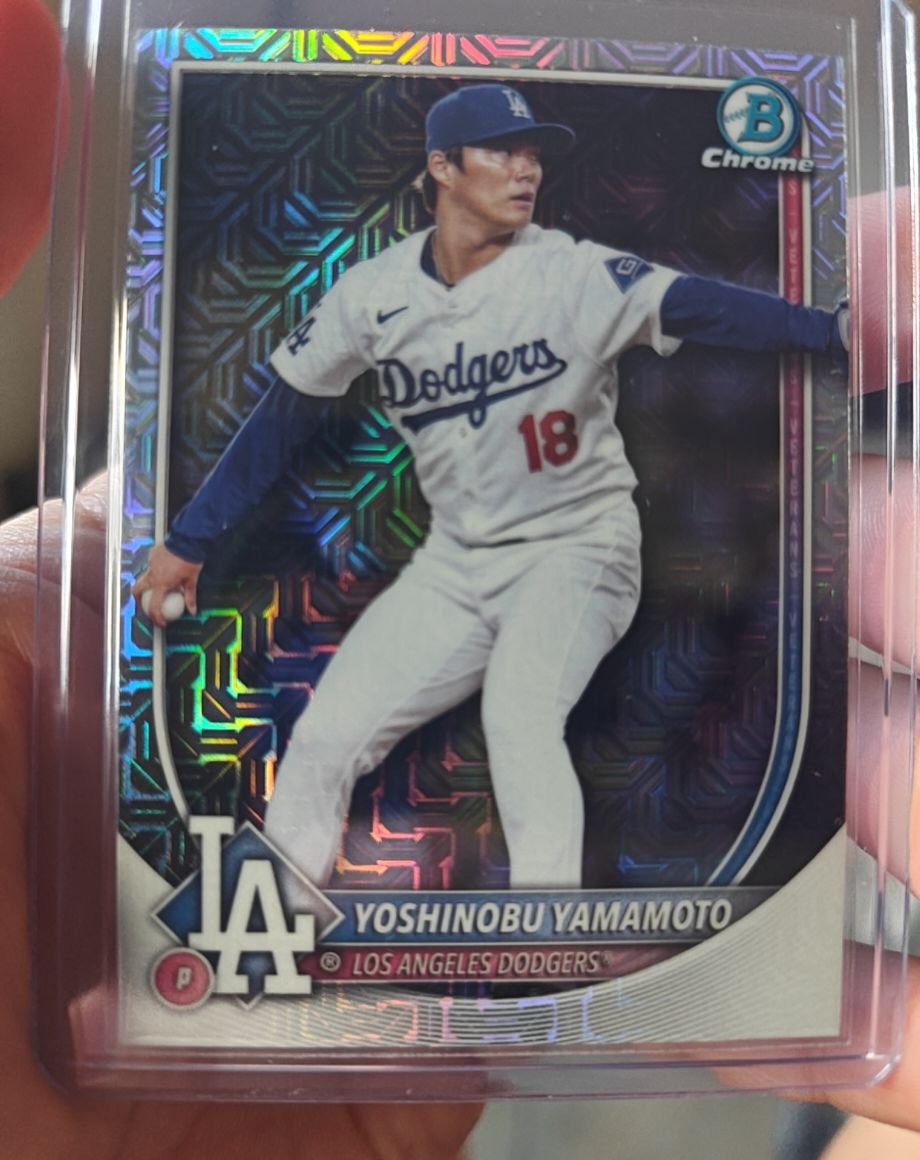 2025 Bowman Chrome #18 Yoshinobu Yamamoto — front