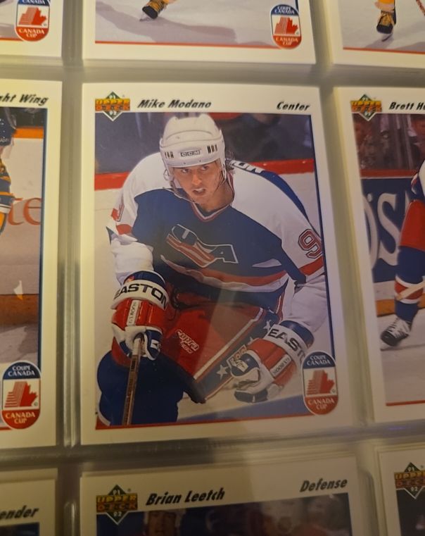 1991-92 Upper Deck #32 Mike Modano — front