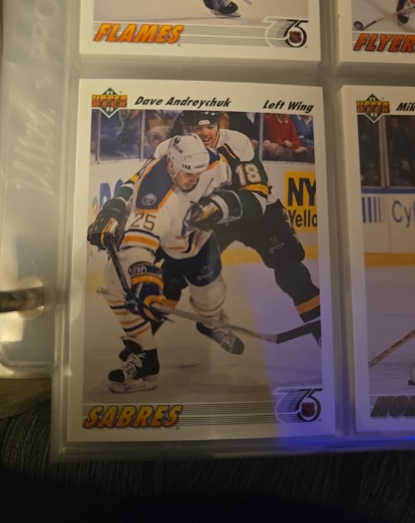 1991 Upper Deck #124 Dave Andreychuk — front
