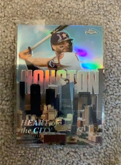 2022 Topps Chrome Heart of the City #HOC-14 Jose Altuve — front