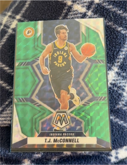 2021-22 Panini Mosaic #9 T.J. McConnell — front