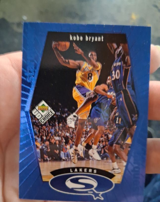 1998 Upper Deck UD Choice Starquest #SQ13 Kobe Bryant — front