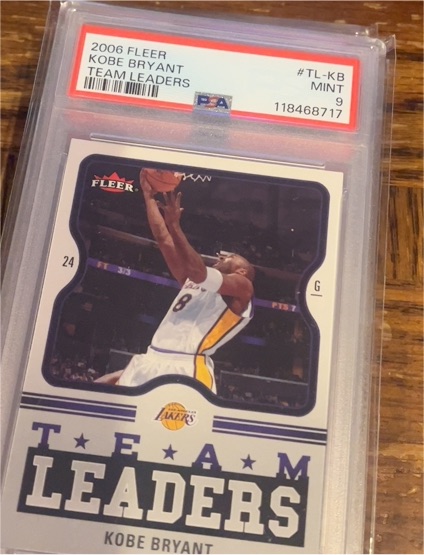 2006 Fleer Team Leaders #TL-KB Kobe Bryant — front