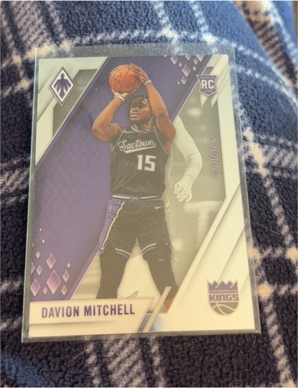 2021-22 Panini Chronicles Phoenix #670 Davion Mitchell — front
