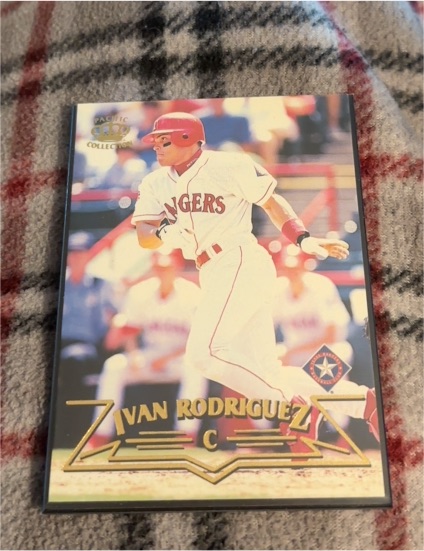 1998 Pacific Crown Collection Silver #208 Ivan Rodriguez — front