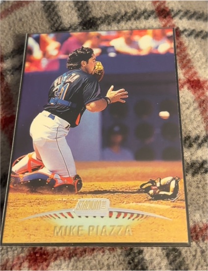 1999 Topps Stadium Club #275 Mike Piazza — front