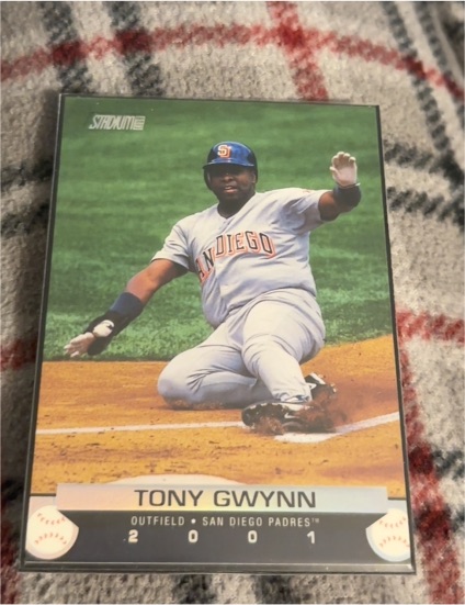 2001 Stadium Club #15 Tony Gwynn — front