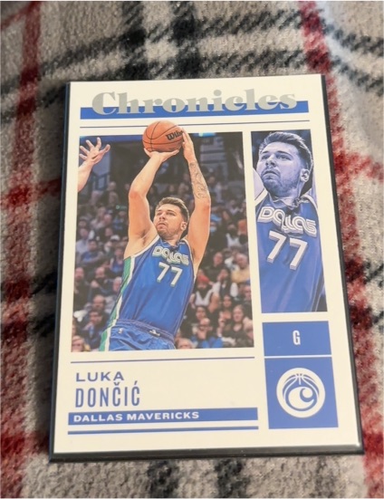 2022-23 Panini Chronicles #26 Luka Dončić — front
