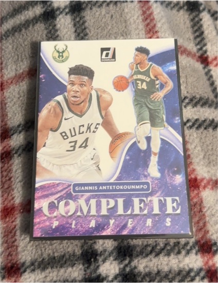 2021-22 Donruss #9 Giannis Antetokounmpo Complete Players Insert — front