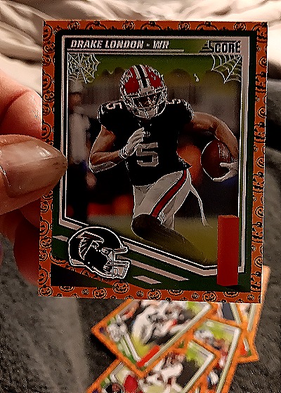 2025 Panini Score #17 Drake London — front