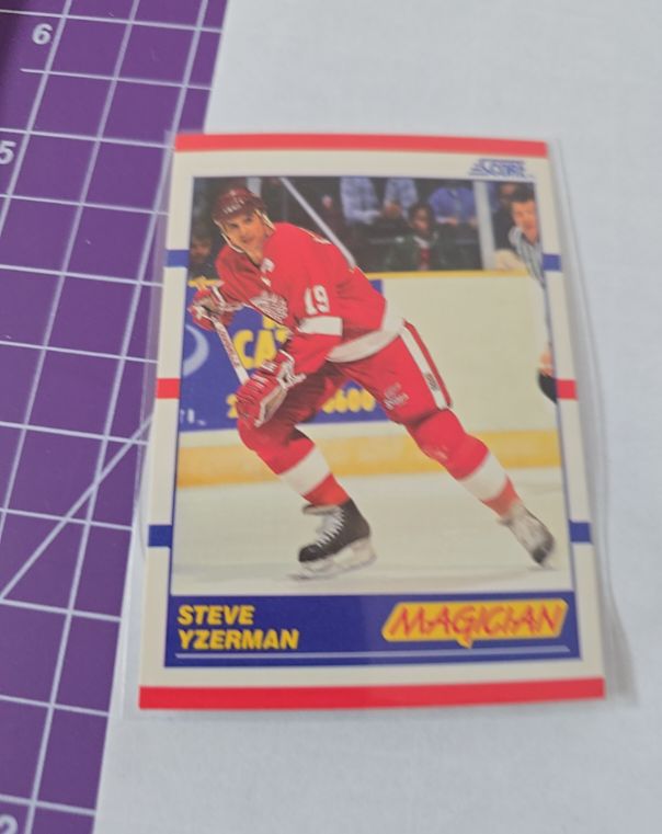1990-91 Score #339 Steve Yzerman Magician — front