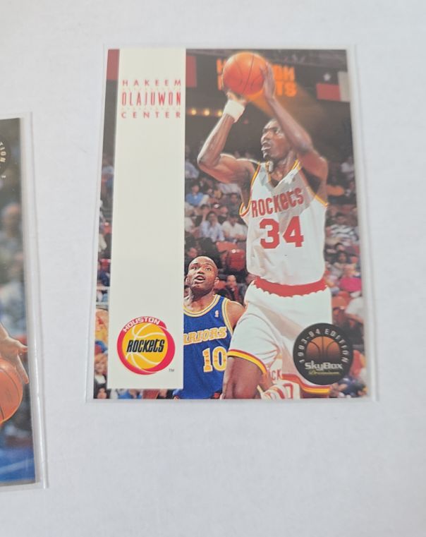 1993-94 SkyBox Premium #81 Hakeem Olajuwon — front