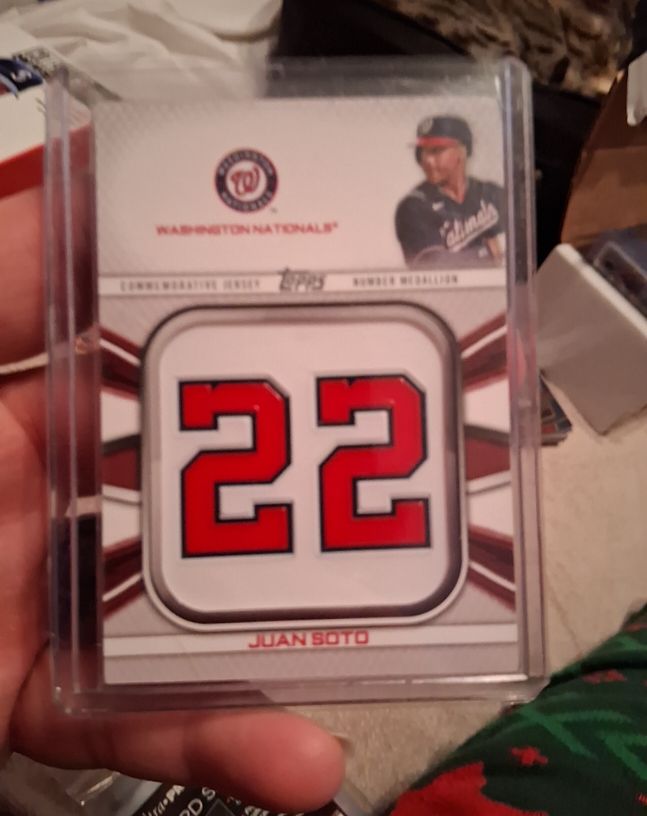 2022 Topps Series 1 #JNM-JS Juan Soto Jersey Number Medallion — front