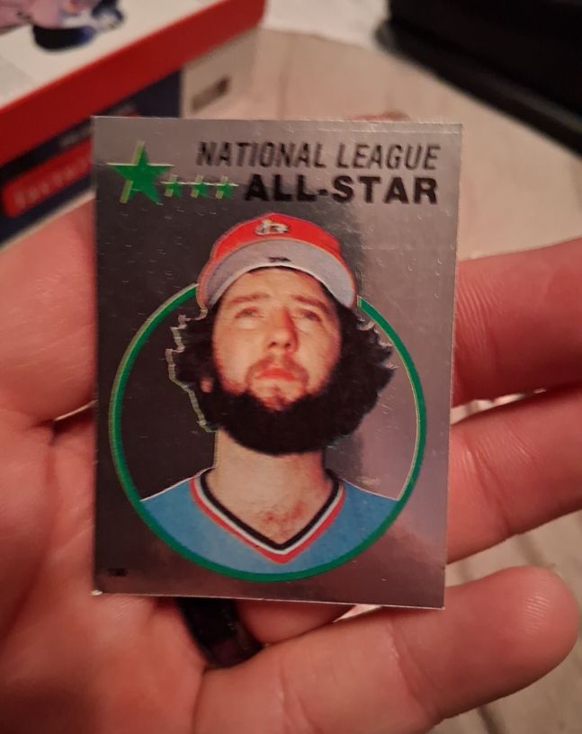 1982 Topps Baseball Sticker #130 Bruce Sutter — front