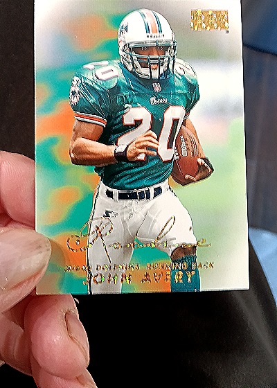 1998 SkyBox Premium #235 John Avery — front