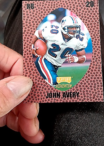 1998 Playoff Momentum #20 John Avery — front
