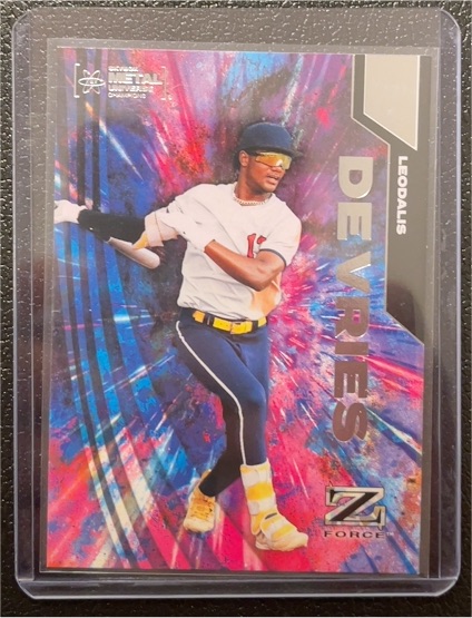 2024 Metal Universe #25 Leodalis De Vries Rookie — front