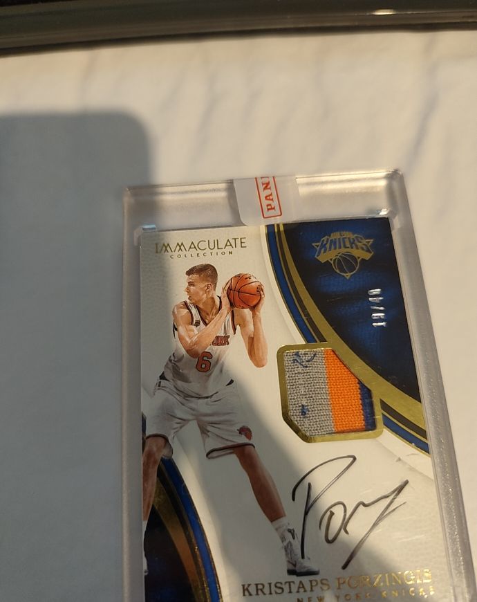 2016-17 Panini Immaculate Collection #19 Kristaps Porzingis — front