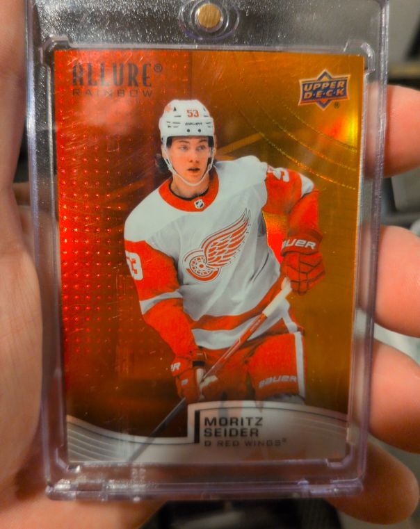 2021-22 Upper Deck Allure Rainbow Red Orange #R-16 Moritz Seider — front