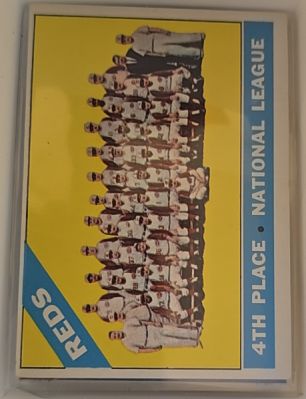 1966 Topps #59 Cincinnati Reds Team — front
