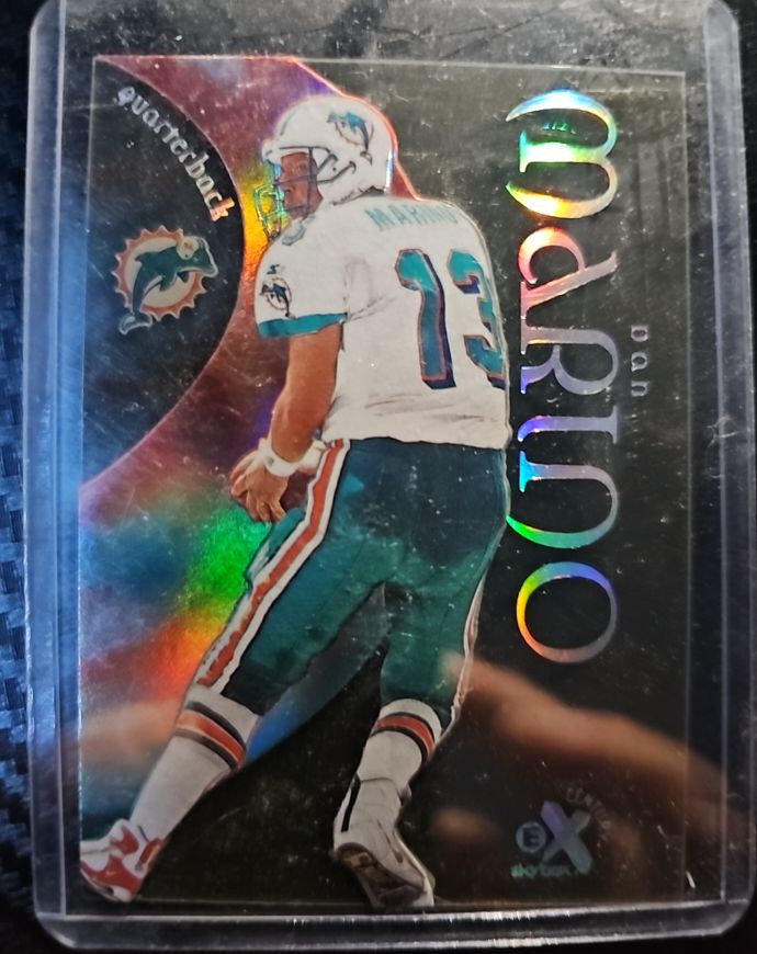 1999 Skybox E-X Century #25 Dan Marino — front