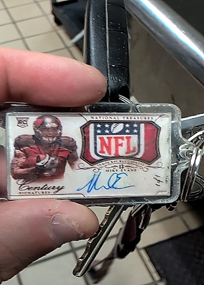 2014 Panini National Treasures NFL Shield Rookie Autograph #1 Mike Evans — front