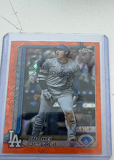 2025 Topps Chrome #05 Shohei Ohtani — front