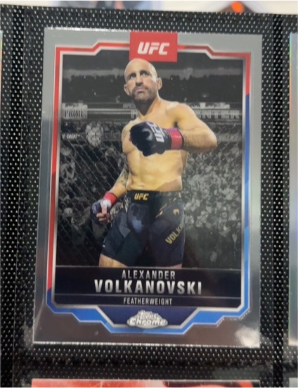 2025 Topps Chrome UFC #18 Alexander Volkanovski — front
