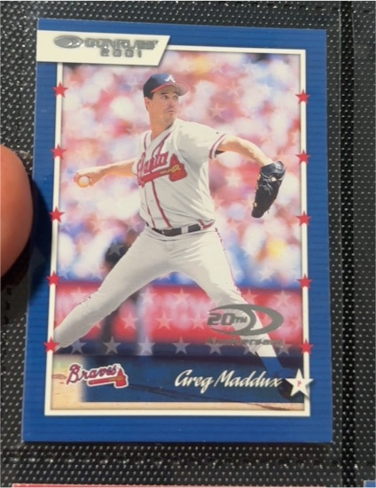 2001 Donruss #8 Greg Maddux — front