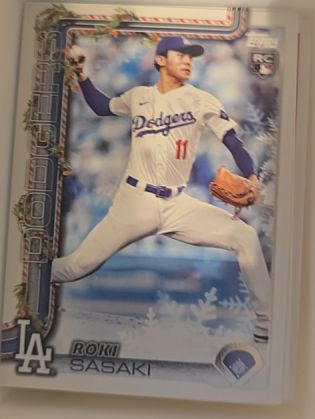 2025 Topps Holiday #H23 Roki Sasaki — front