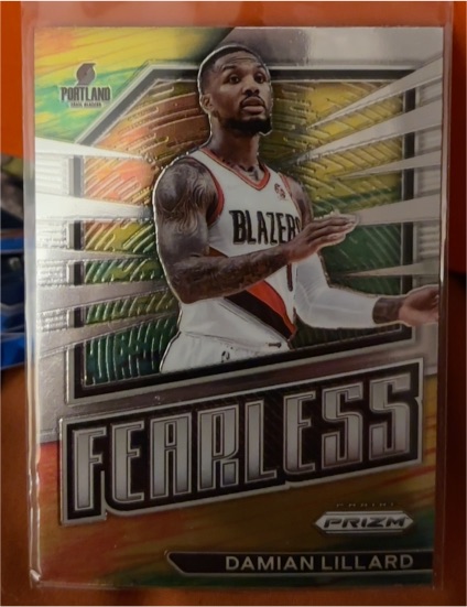 2022-23 Panini Prizm #17 Damian Lillard Fearless — front