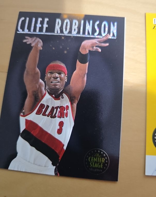 1993-94 Skybox Premium The Center Stage #CS9 Cliff Robinson — front