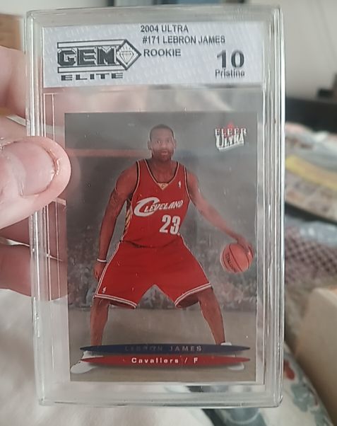 2004 Fleer Ultra #171 LeBron James Rookie — front
