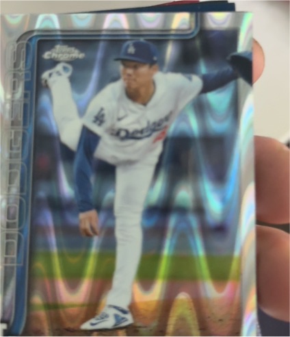 2025 Topps Chrome RayWave Refractor Los Angeles Dodgers Pitcher — front