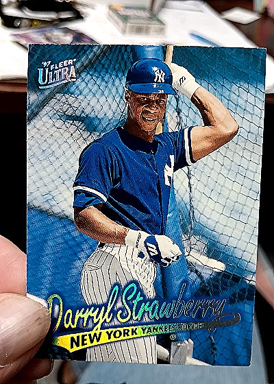 1997 Fleer Ultra #106 Darryl Strawberry — front