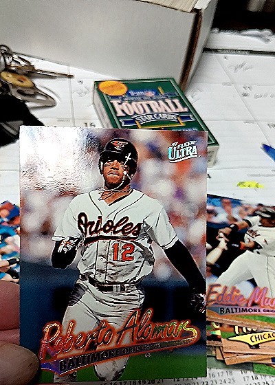 1997 Fleer Ultra #1 Roberto Alomar — front