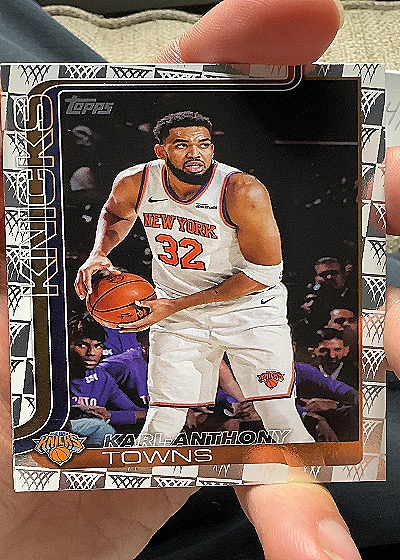 2025-26 Topps Basketball #19 Karl-Anthony Towns — front