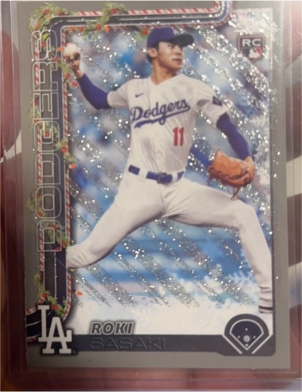 2025 Topps Holiday #H23 Roki Sasaki — front