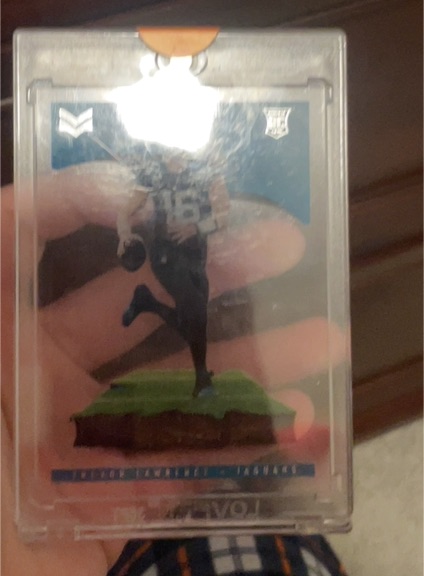 2021 Panini Chronicles Magnitude #MAG-8 Justin Fields — front
