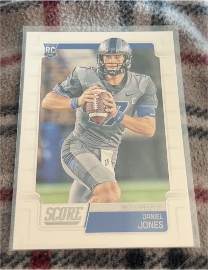 2019 Panini Score #331 Daniel Jones Rookie Card — front