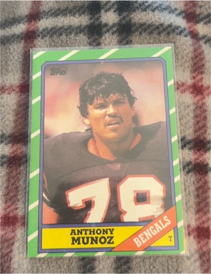 1986 Topps #261 Anthony Munoz — front