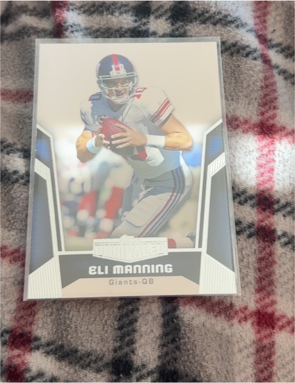 2010 Topps Unrivaled #21 Eli Manning — front