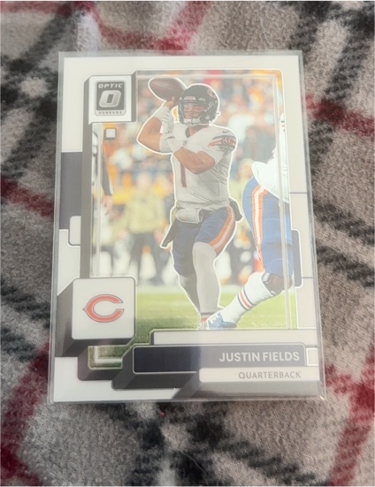 2022 Panini Donruss Optic #33 Justin Fields — front